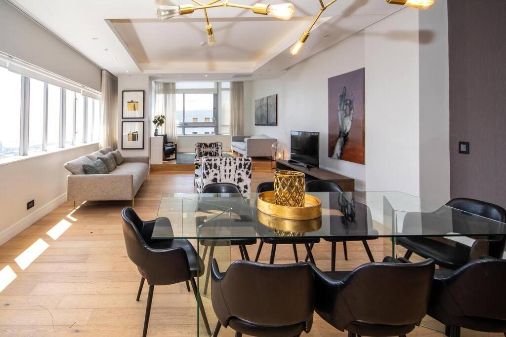 2201 Pullman 3 Bedroom Penthouse * Cape Town