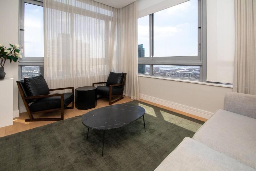 2201 Pullman 3 Bedroom Penthouse Apartment *