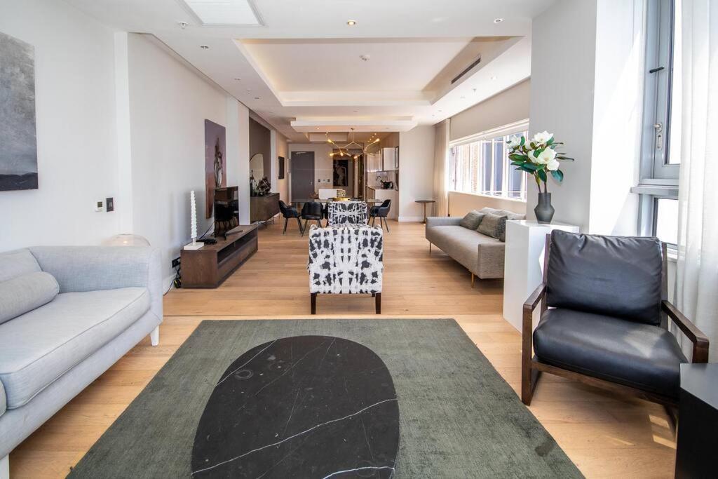Apartment 2201 Pullman 3 Bedroom Penthouse *