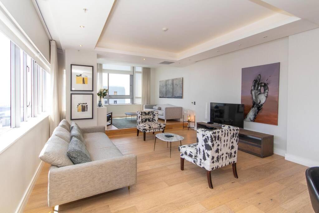 Apartment 2201 Pullman 3 Bedroom Penthouse *